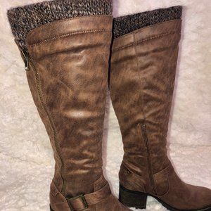 Riding style snow/winter boot.